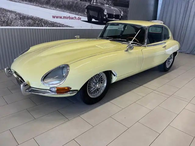 Jaguar E-Type view 2