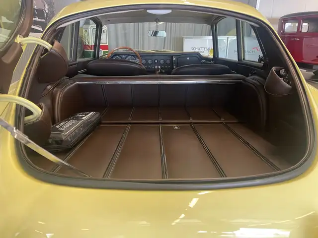 Jaguar E-Type view 10