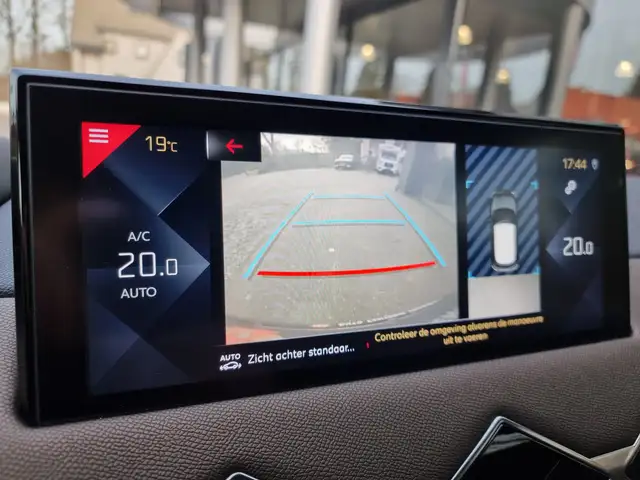 DS Automobiles DS 3 Crossback view 18