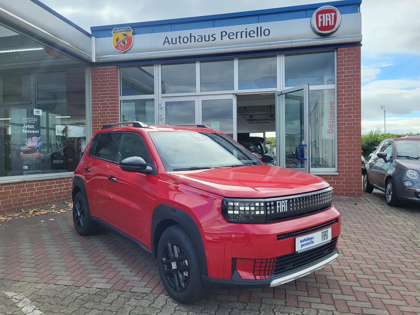 Fiat Grande Panda Hybrid 1.2 eDCT Icon Rood - 1