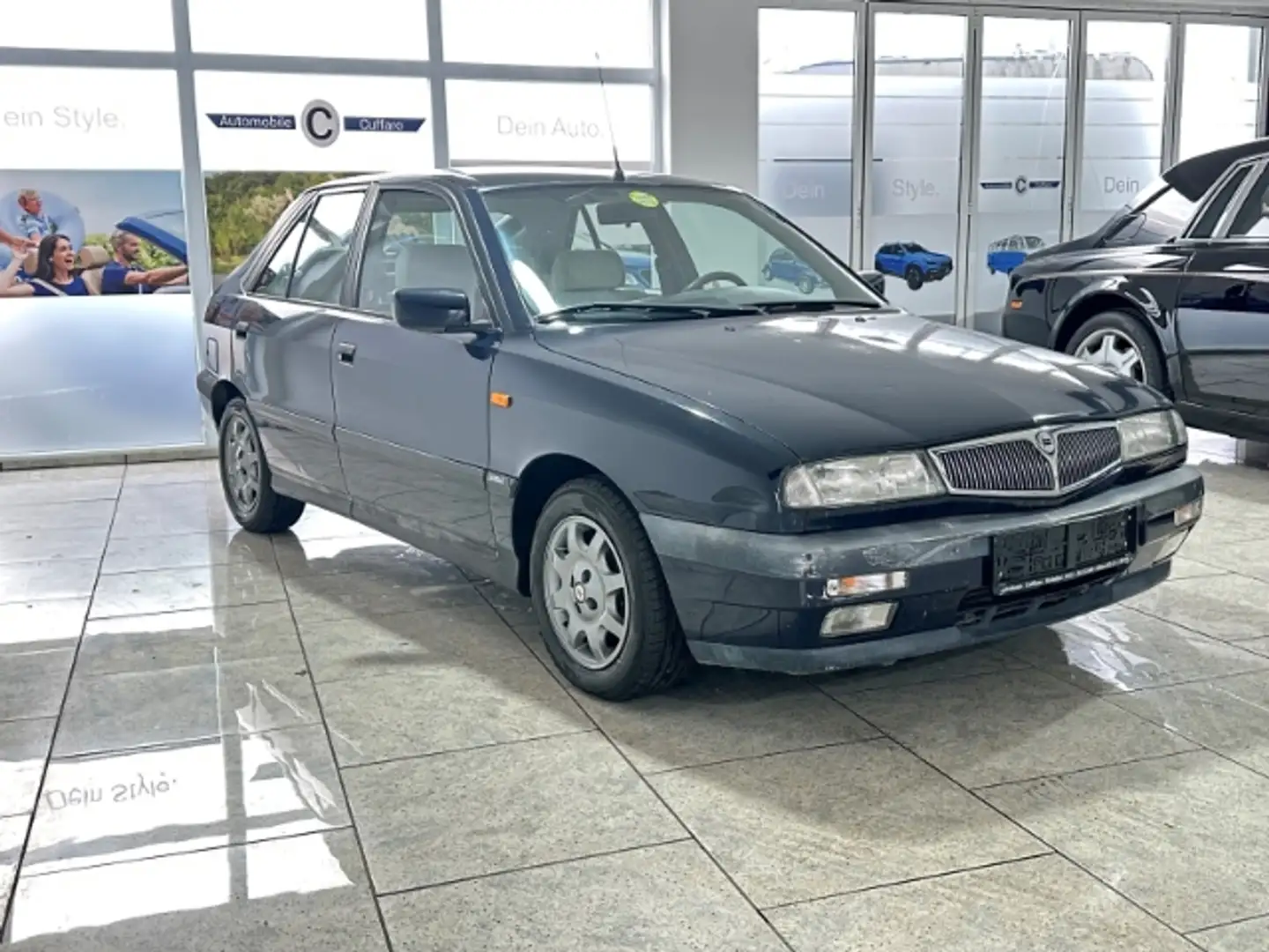 Lancia Delta 1.6 Tüv neu Modrá - 2