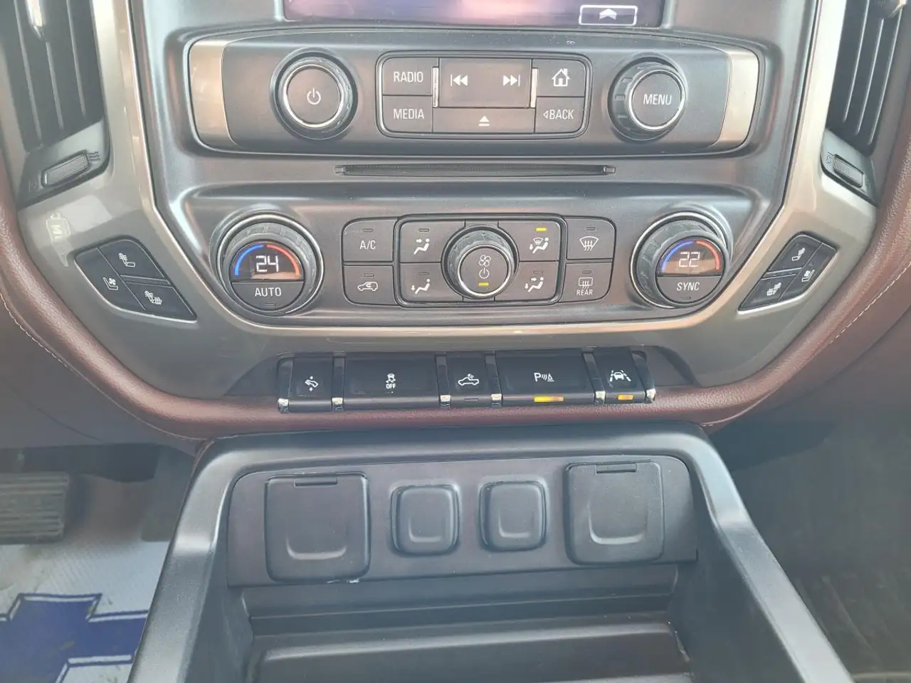 Chevrolet Silverado 1500 снимка Chevrolet Silverado 1500