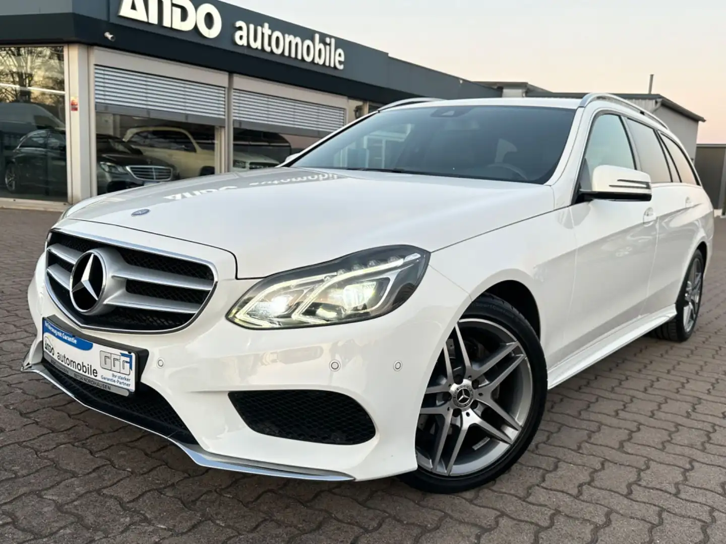 Mercedes-Benz E 200 T AMG-Line CGI BlueEfficiency*LED*NAVI*PDC* Weiß - 2