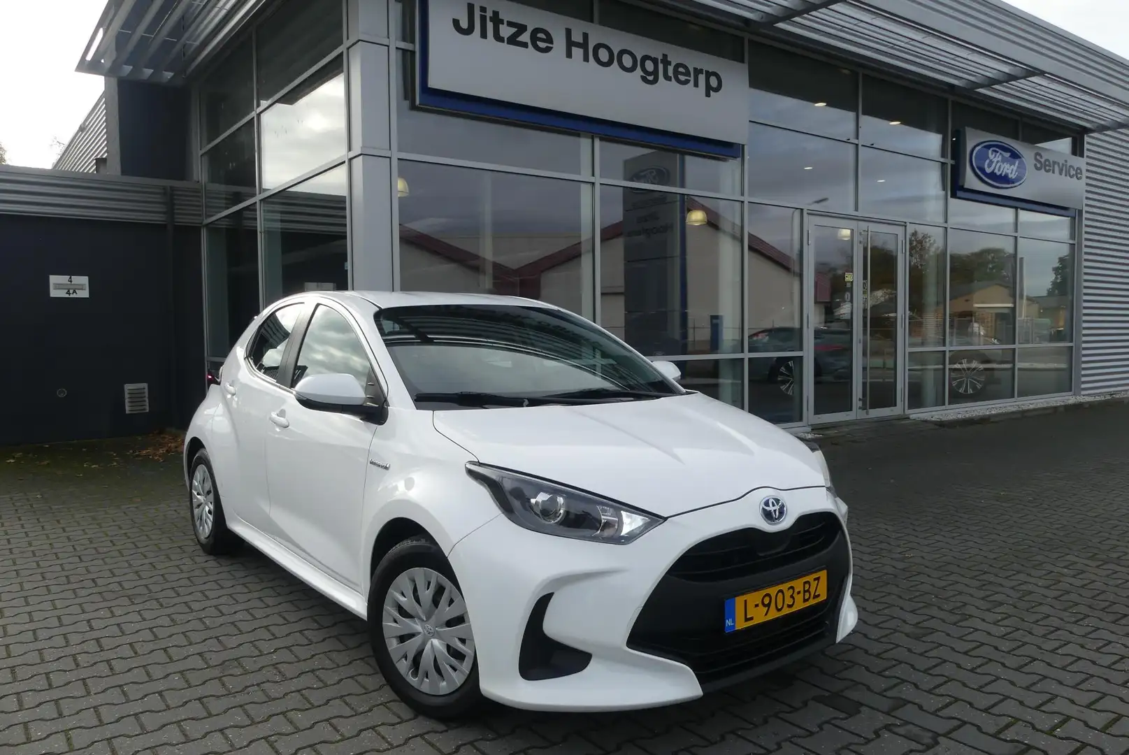 Toyota Yaris 1.5 Hybrid Active TREKHAAK AFNEEMBAAR (450KG), ADA Wit - 1