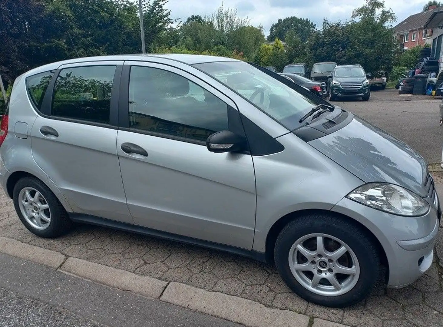 Mercedes-Benz A 150 i Klima ZV BC R/CD mit Navi APS 50 BC LMF15 Srebrny - 1