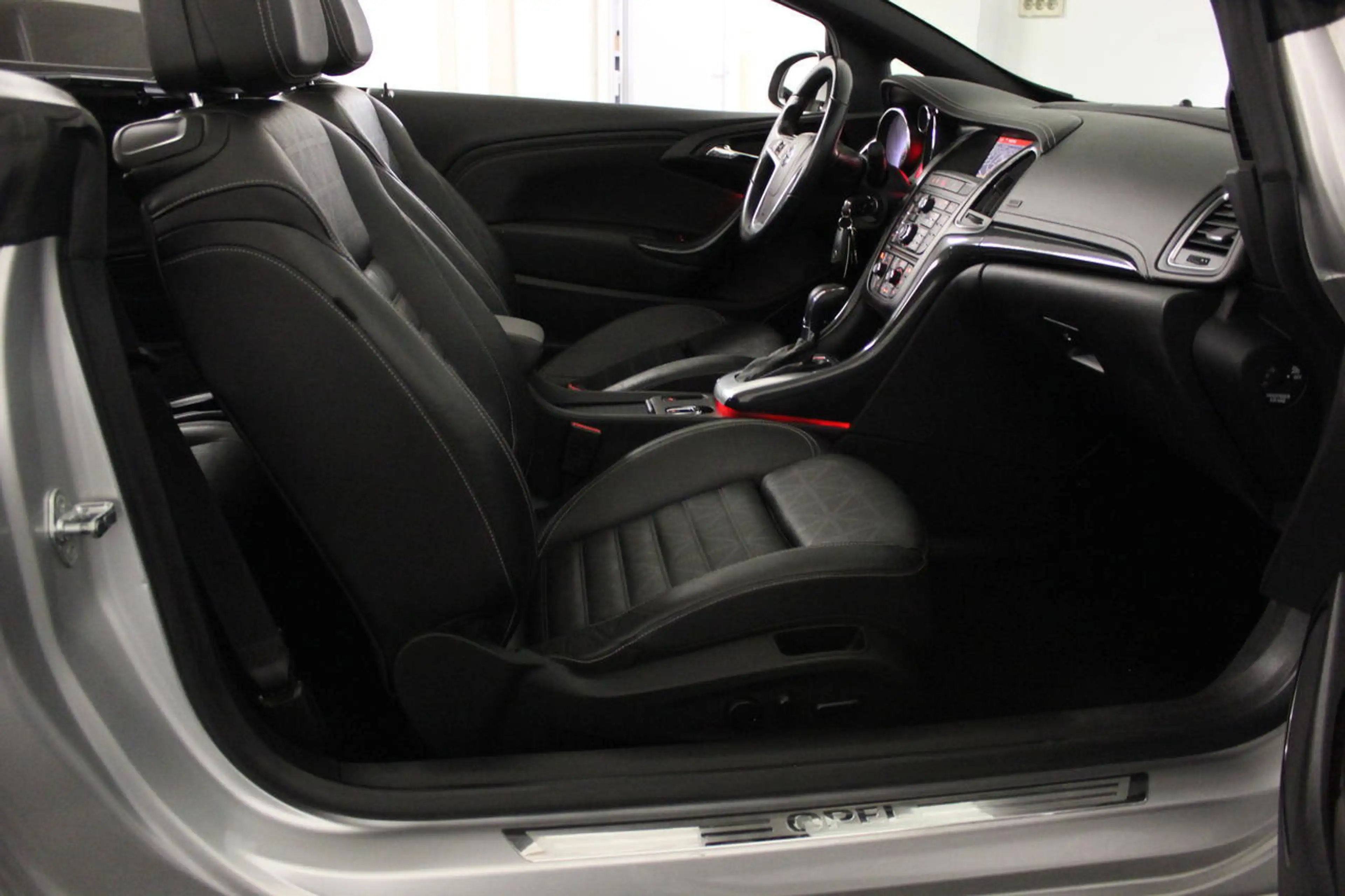 Opel Cascada CABRIO 1.6 AUTOMAAT*TREKHAAK*LEER*CAMERA* — photo 23