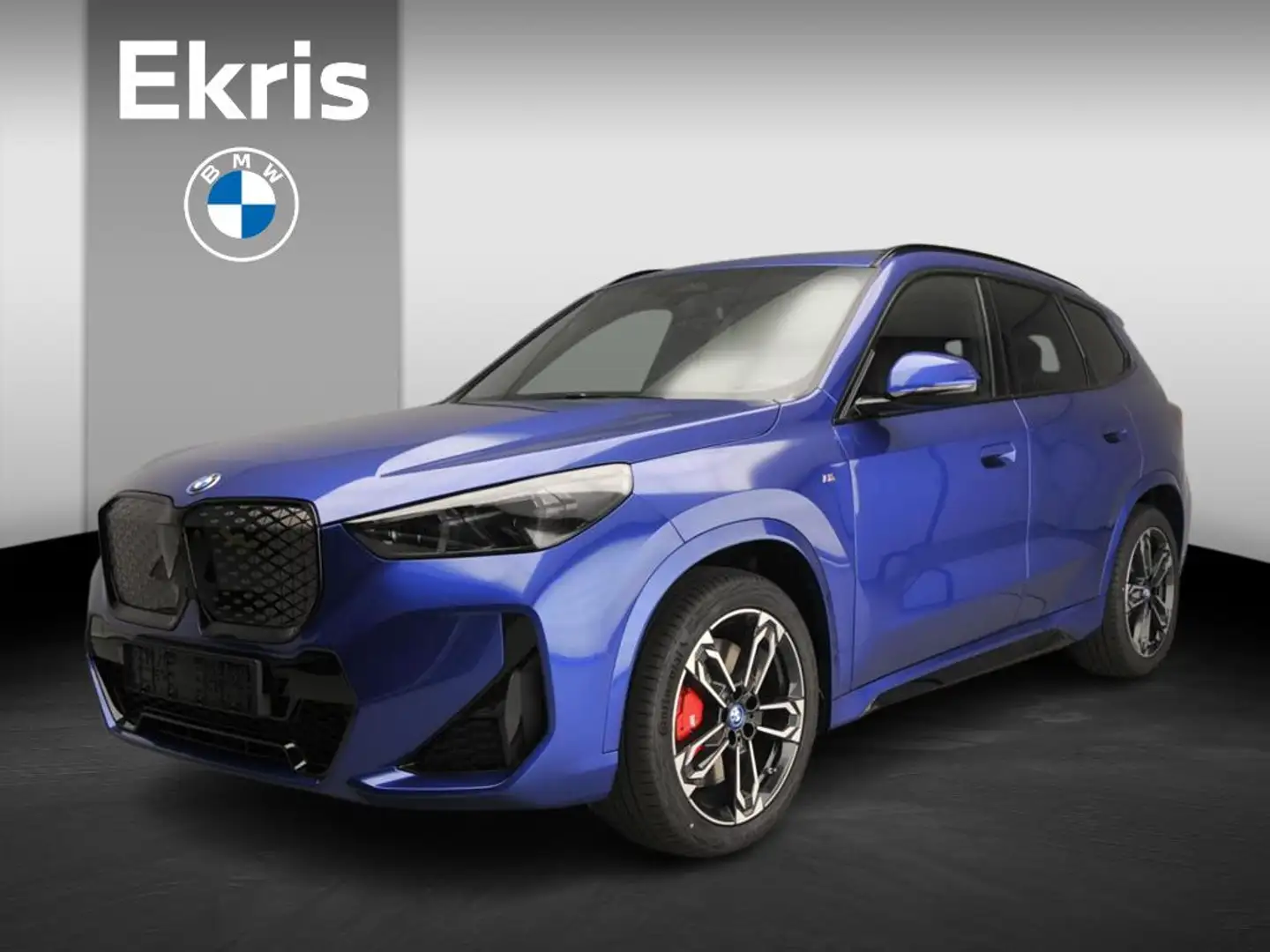 BMW iX1 eDrive20 M-Sport Edition / Comfort Pack / Travel P Blauw - 1