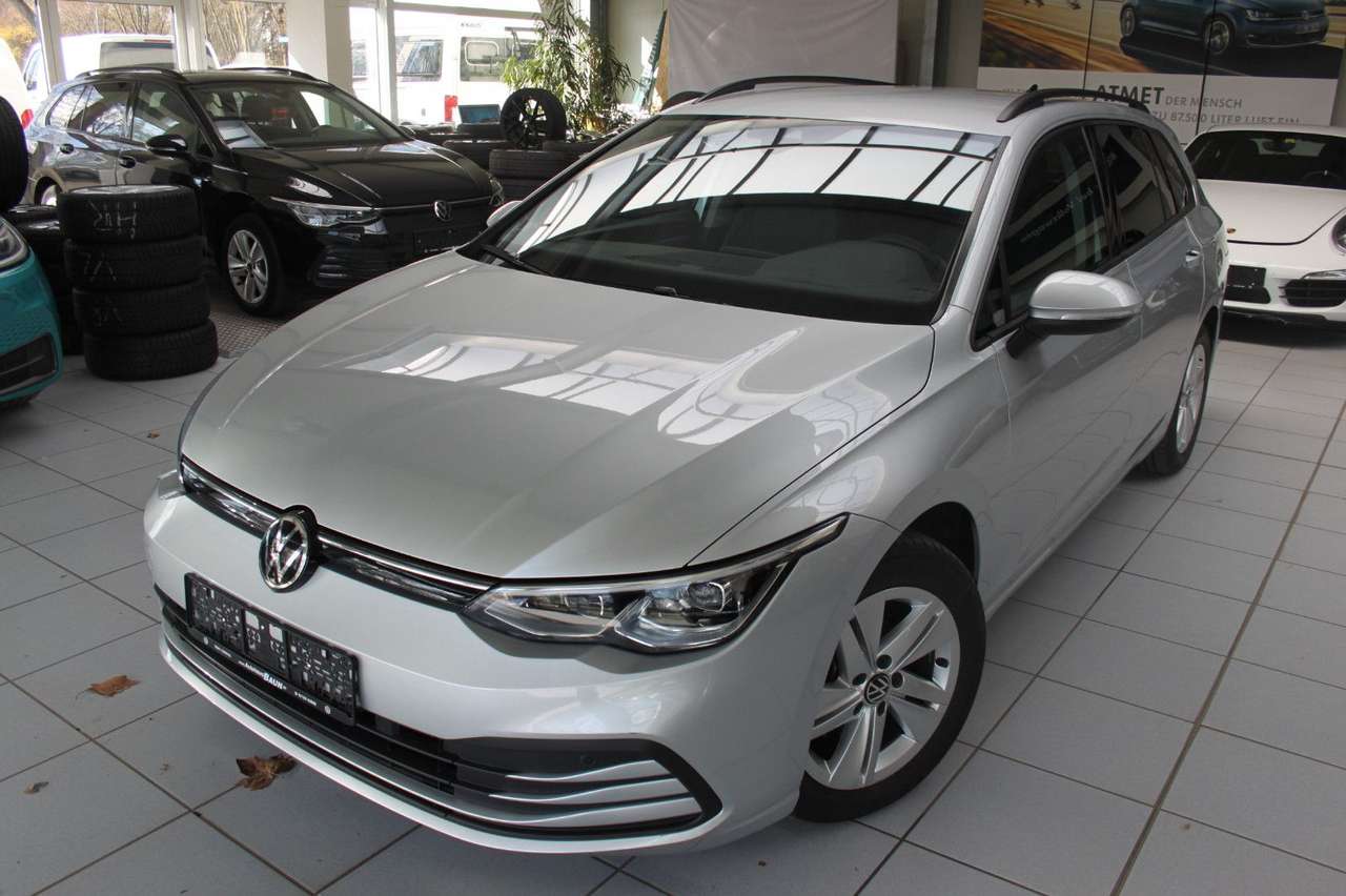 Volkswagen Golf 2022 — VIII Variant/DSG/AHK/NAVI/STZHZ/LED+/PDC/AL