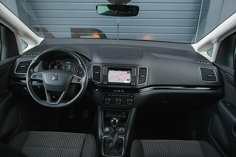 SEAT Alhambra Executive 2,0 TDI AWD 7-Sitzer /BI-XENON/AHK/AC... — photo 12