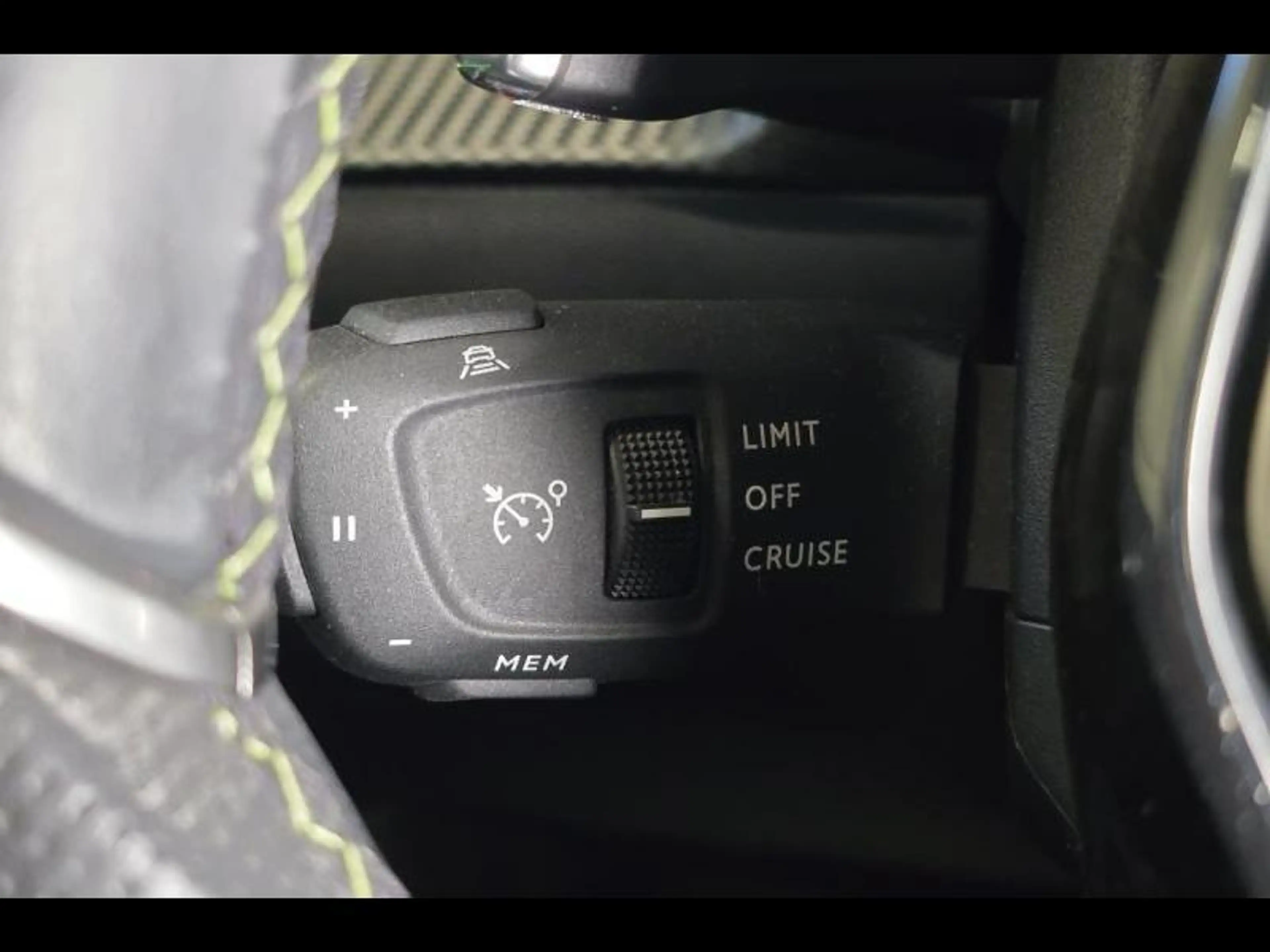 Peugeot 2008 GT camera gps open dak — photo 21