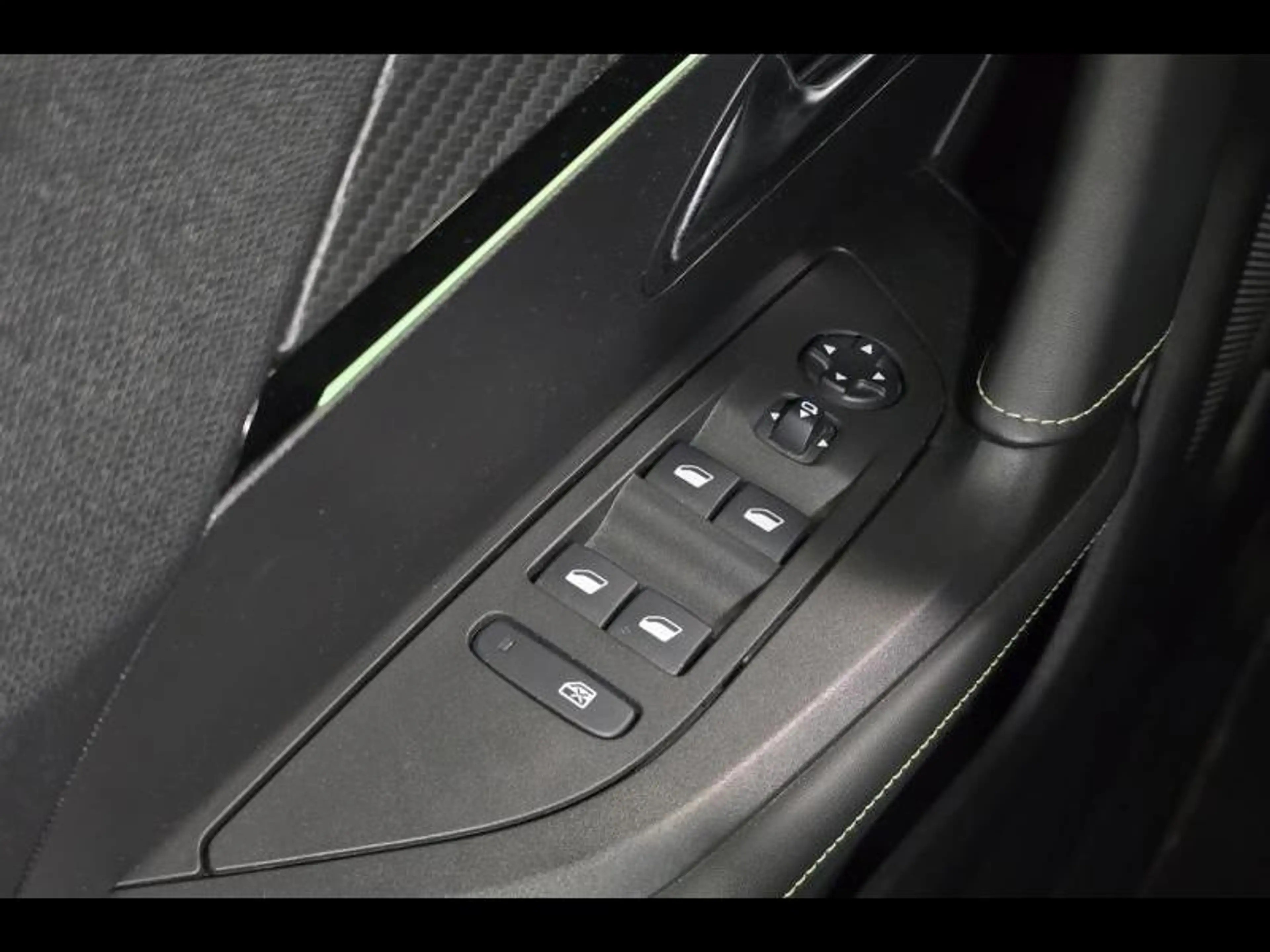 Peugeot 2008 GT camera gps open dak — photo 28