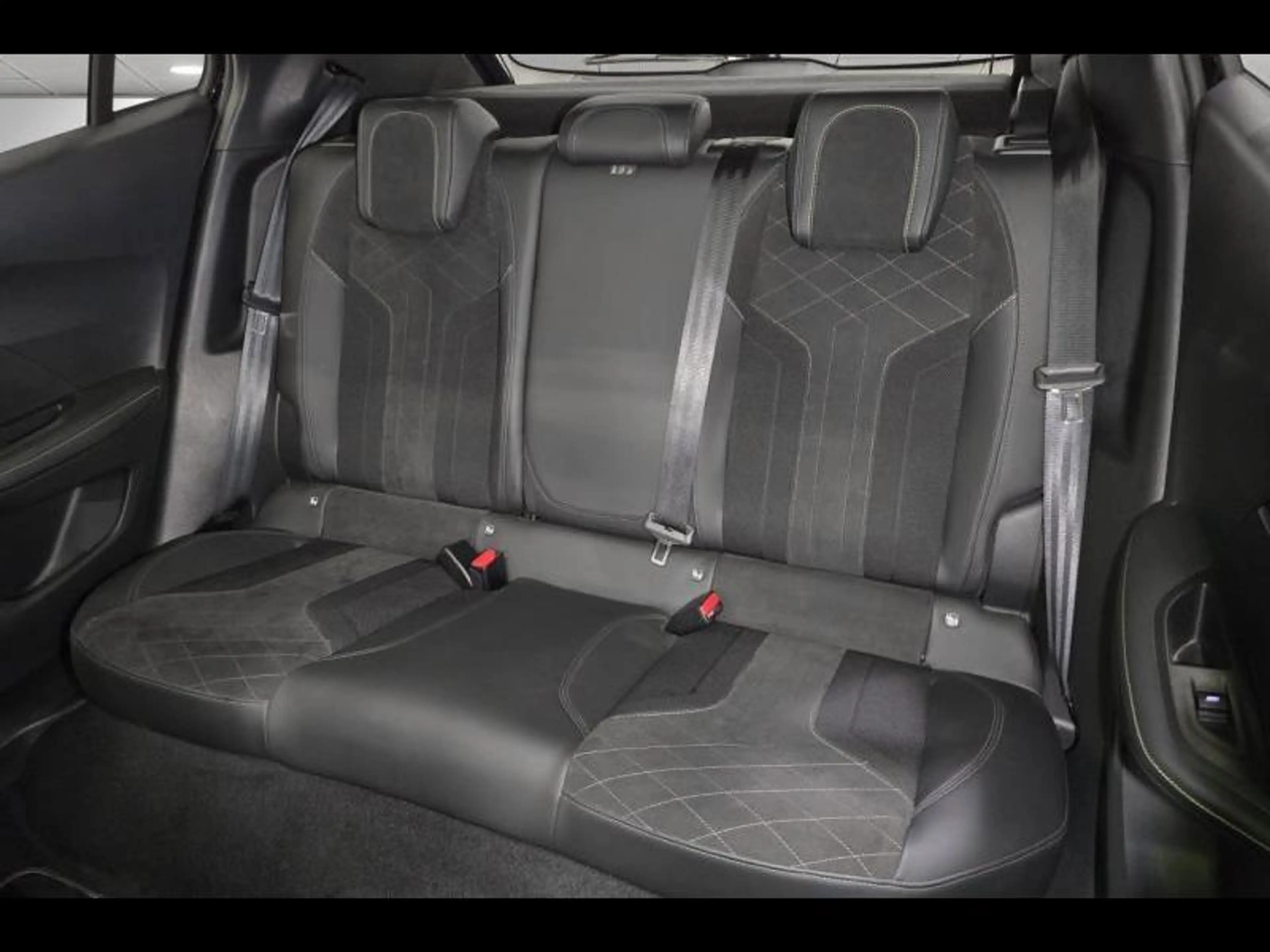 Peugeot 2008 GT camera gps open dak — photo 8