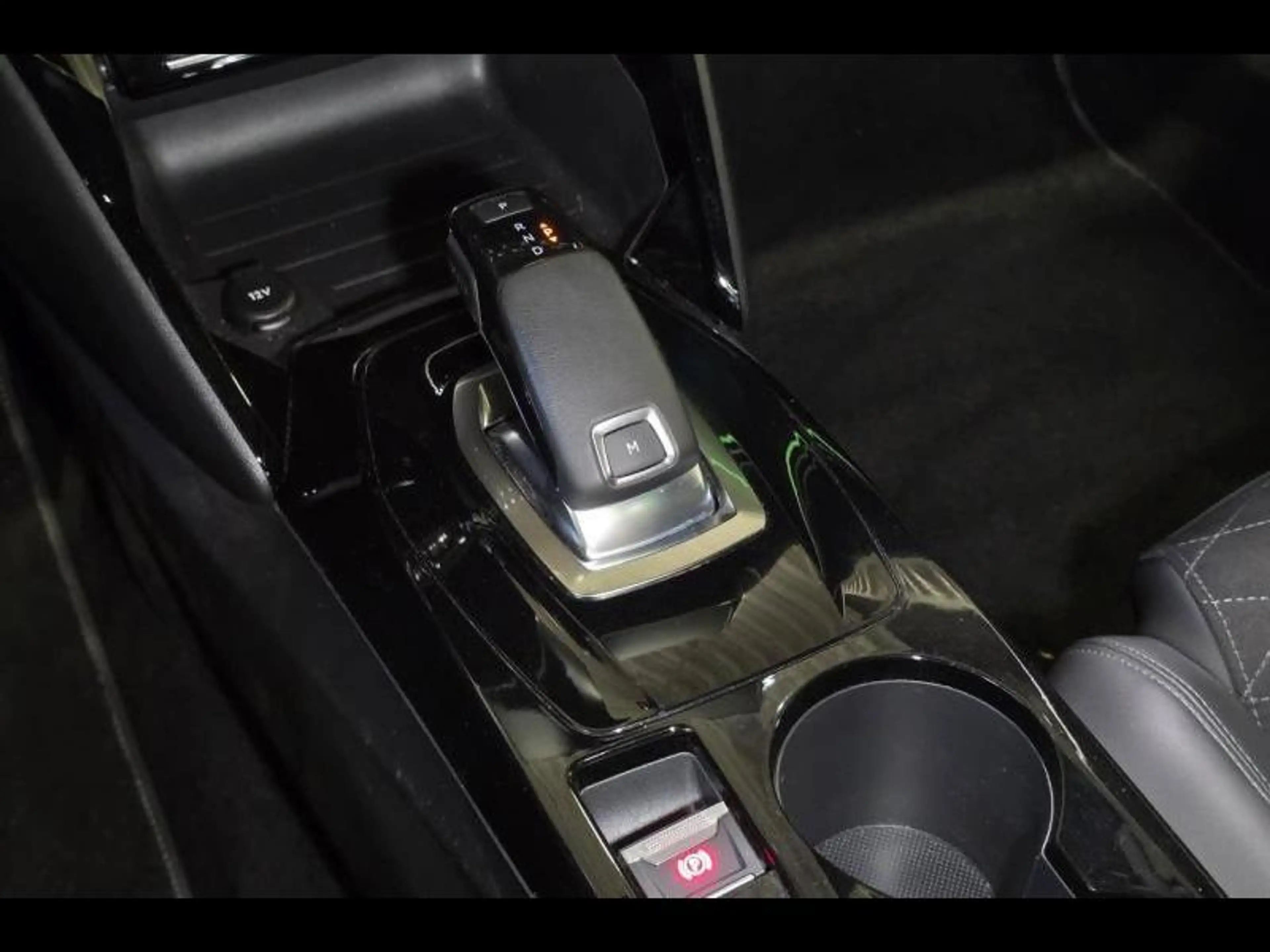 Peugeot 2008 GT camera gps open dak — photo 27