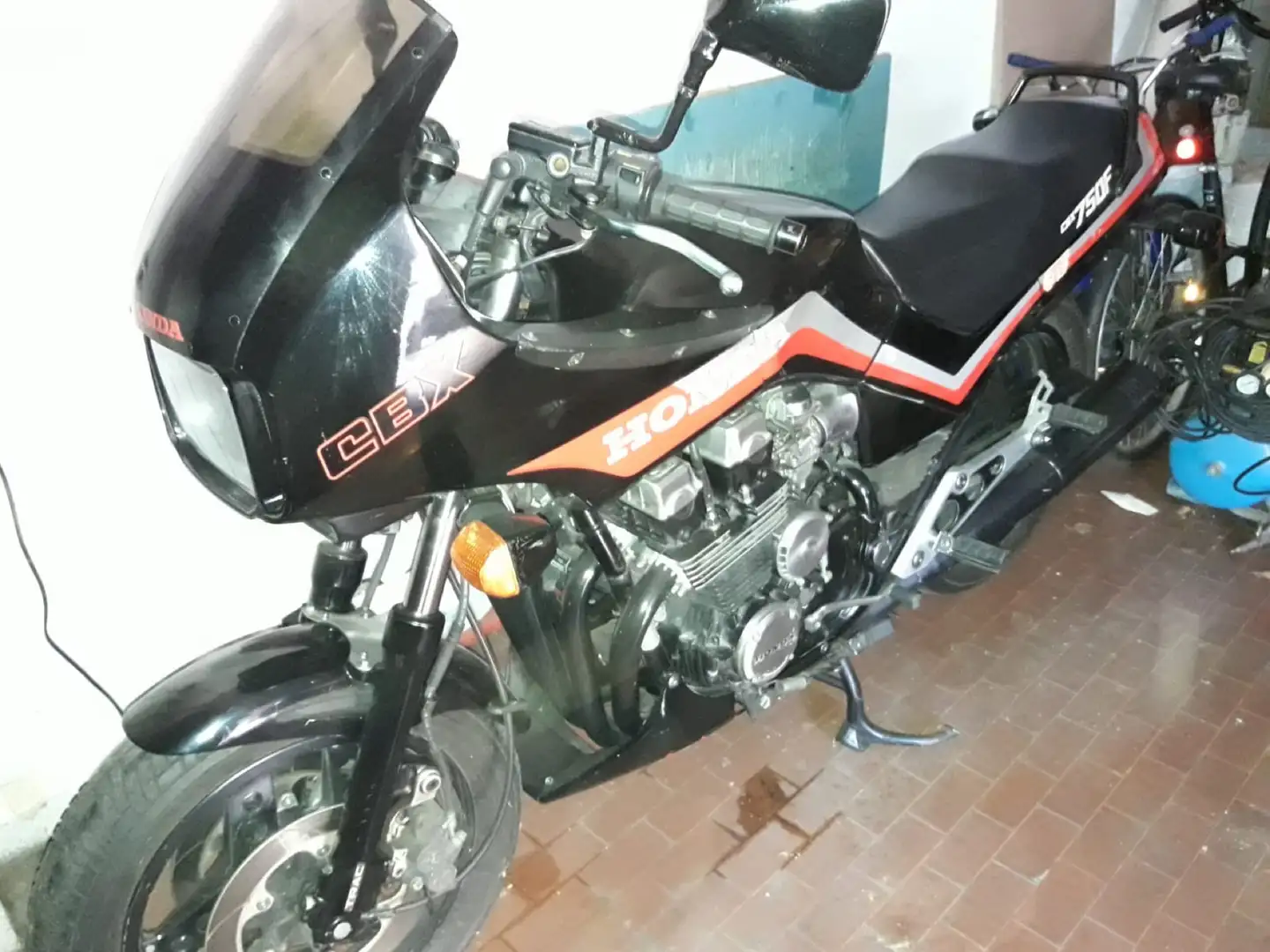 Honda CBX 750 Schwarz - 2