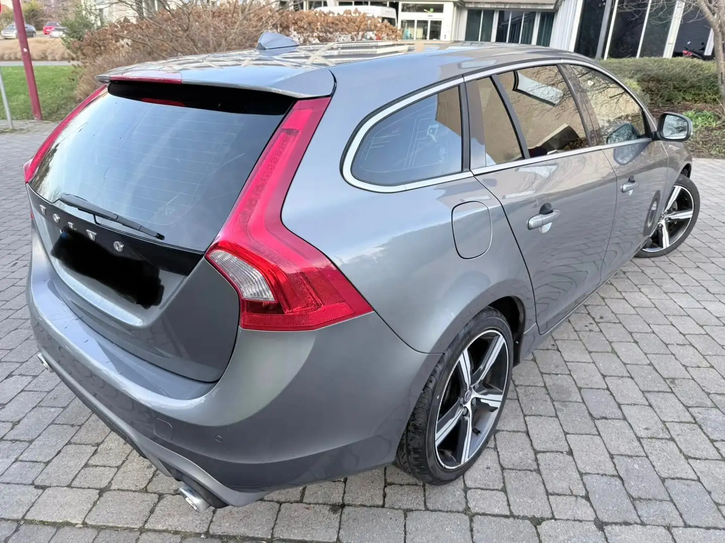 Volvo V60 V60 2.0 D4 R-Design Geartronic Grau - 2