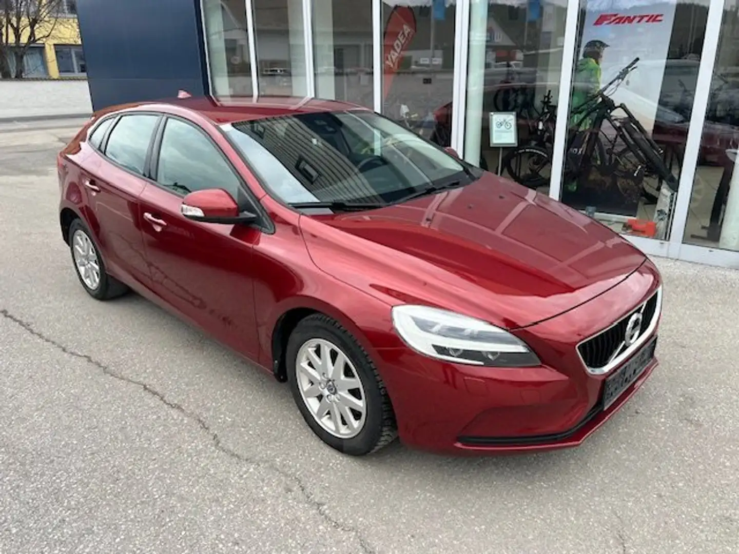 Volvo V40 Kinetic 120PS Diesel *Voll-Led*Navi*Sitzhzg* Rot - 1