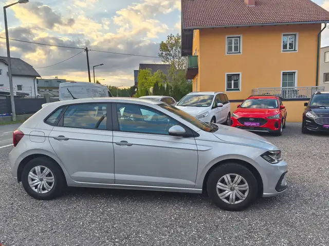 Volkswagen Polo view 2