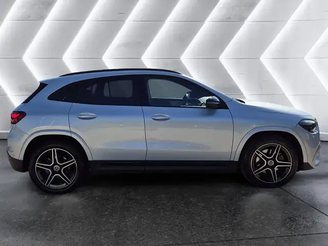 Mercedes-Benz Gla view 5