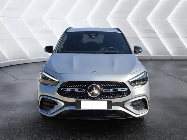 Mercedes-Benz Gla view 2
