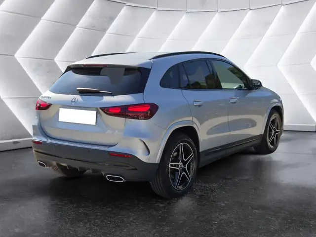 Mercedes-Benz Gla view 4