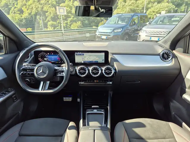 Mercedes-Benz Gla view 8