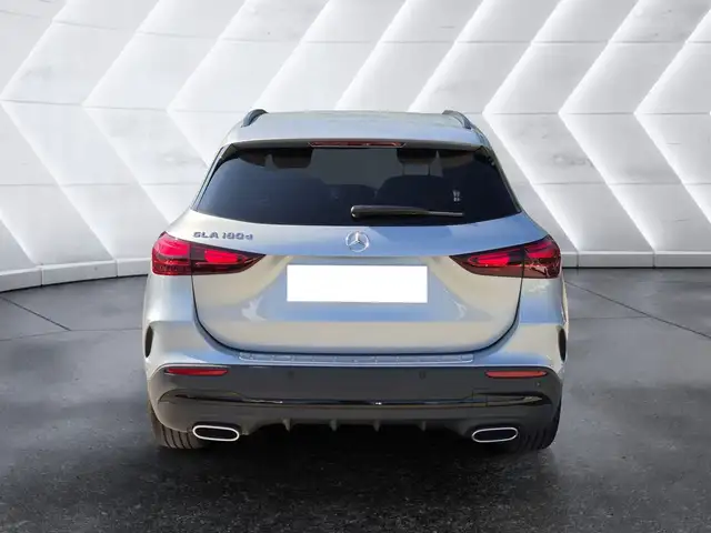 Mercedes-Benz Gla view 3