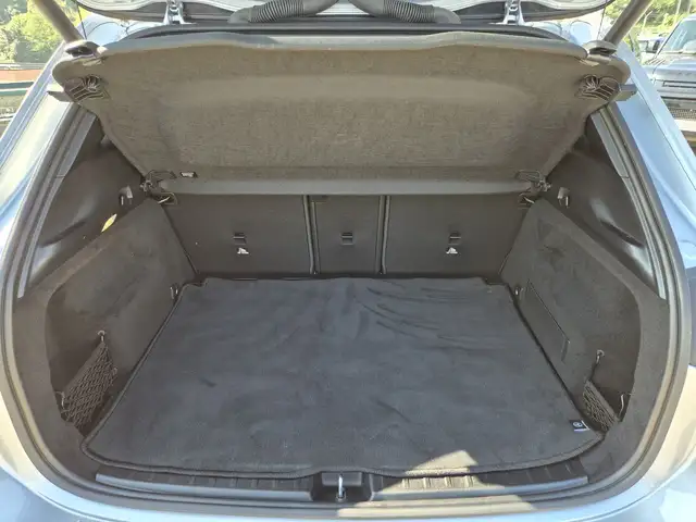 Mercedes-Benz Gla view 12