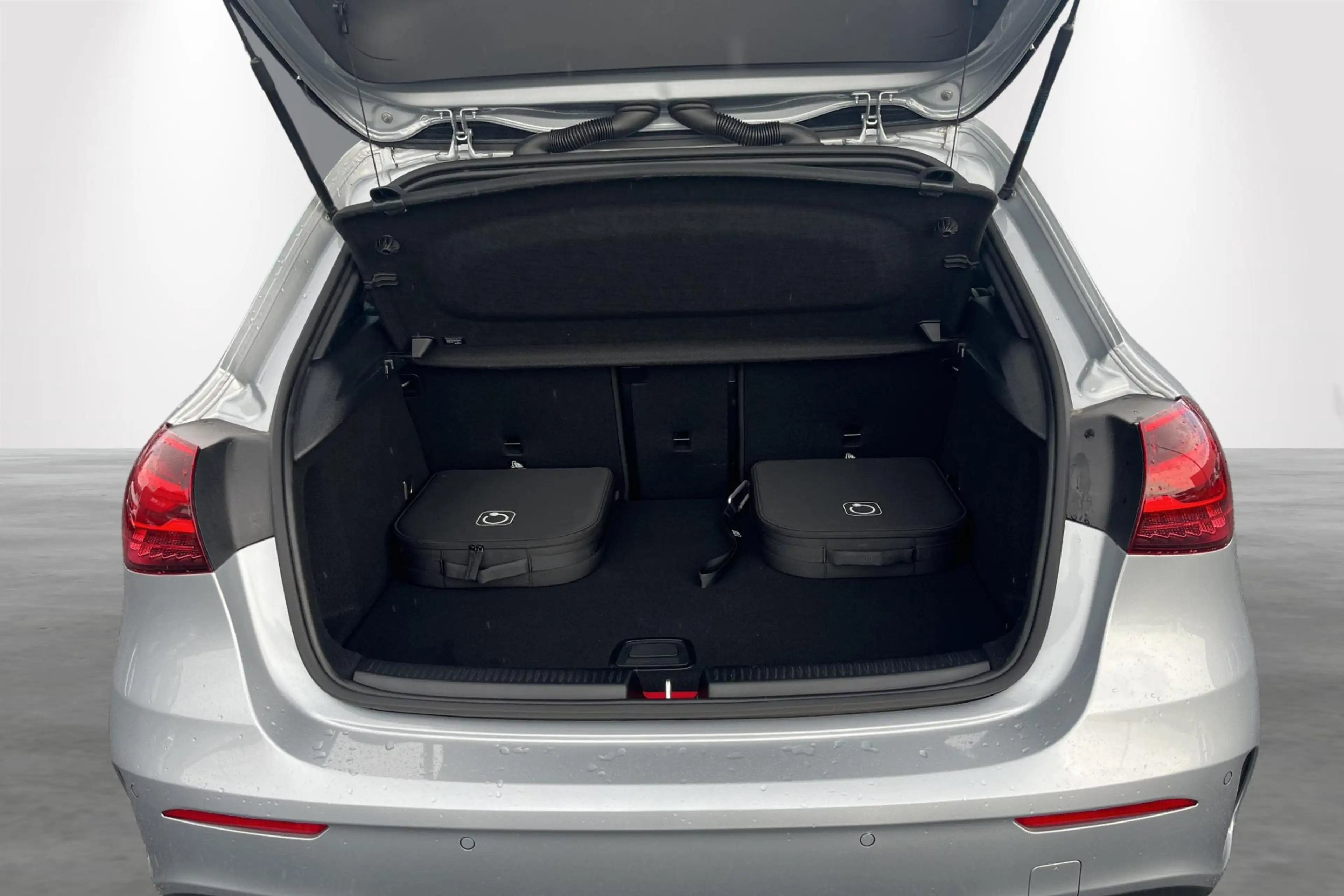 Mercedes-Benz A 250 A e AMG Line — photo 11