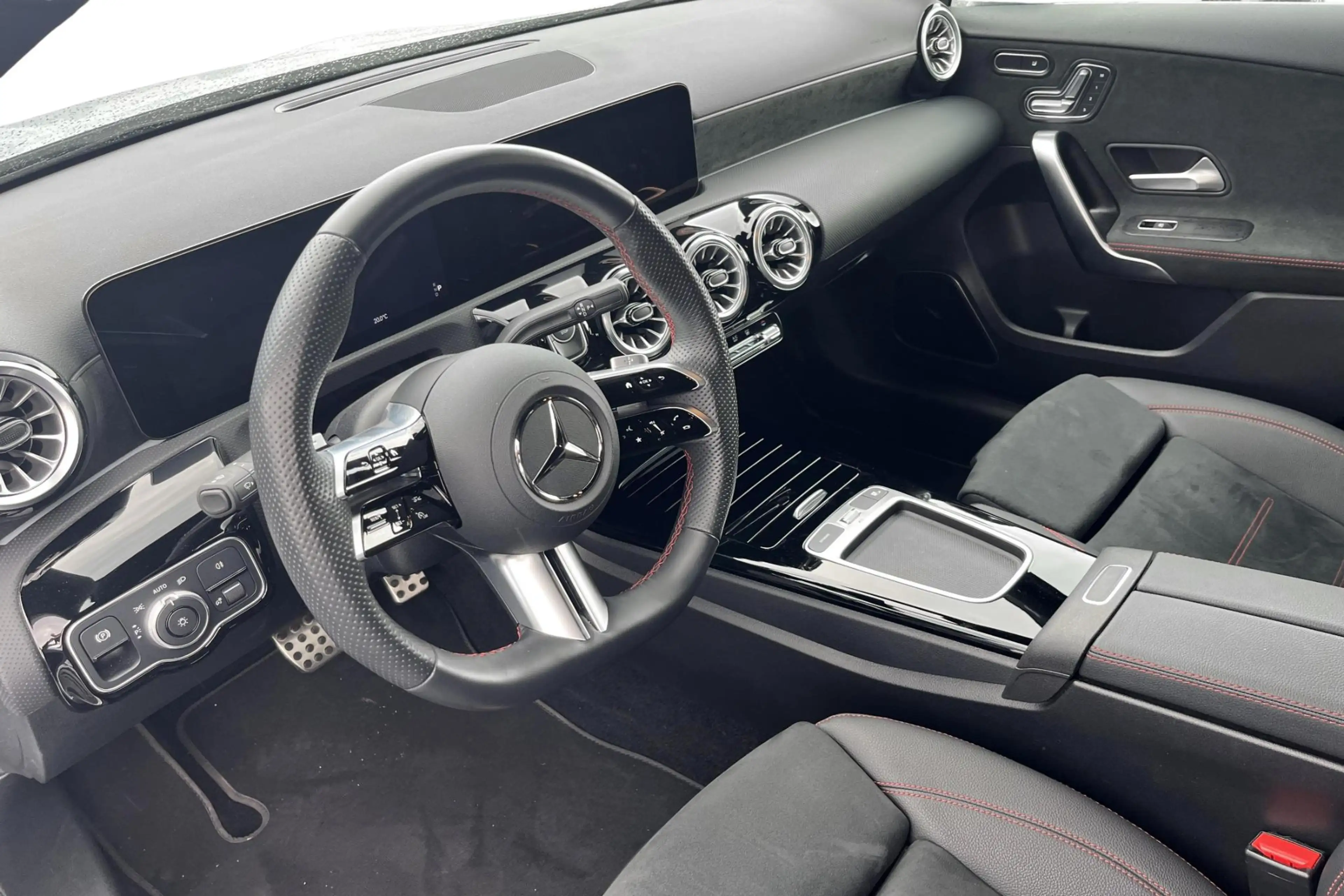 Mercedes-Benz A 250 A e AMG Line — photo 15