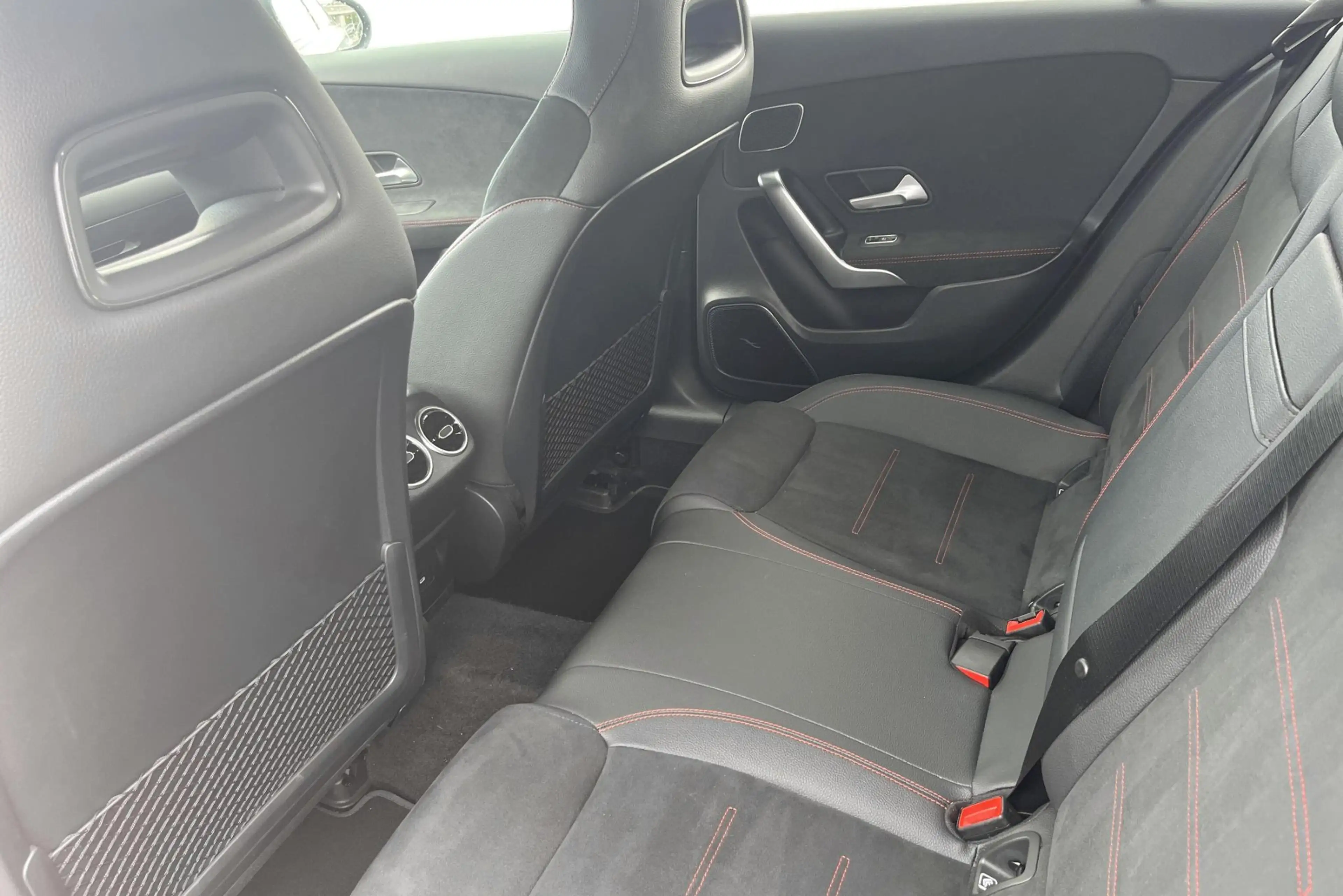 Mercedes-Benz A 250 A e AMG Line — photo 12