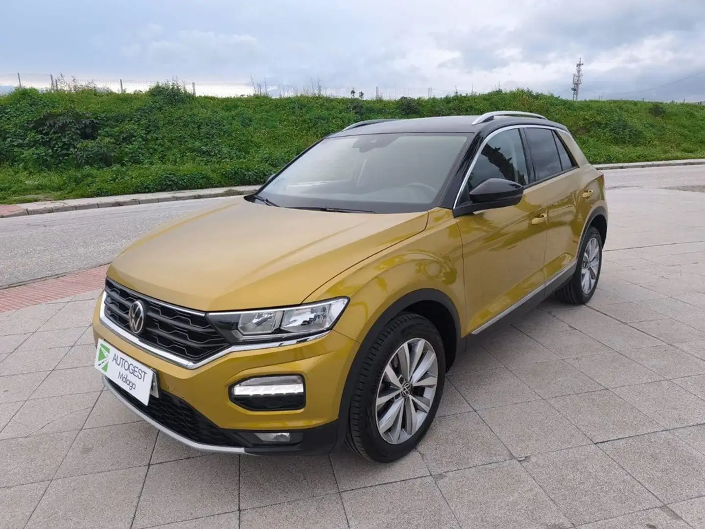 Volkswagen T-Roc 1.0 TSI Advance Style 81kW Marrón - 2