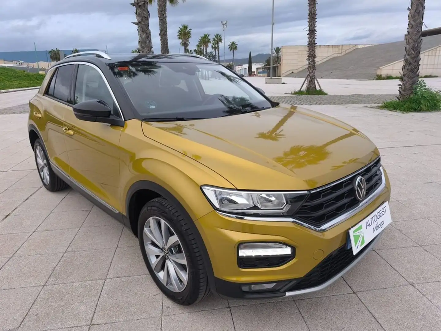 Volkswagen T-Roc 1.0 TSI Advance Style 81kW Marrón - 1