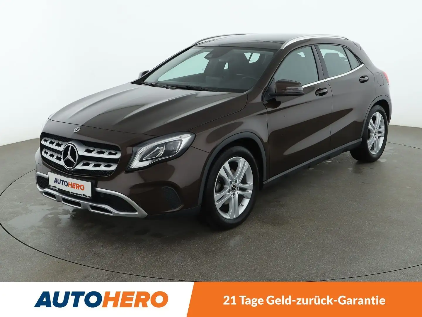 Mercedes-Benz GLA 180 Urban *NAVI*TEMPO*LED*PANO*PDC*SHZ* Bruin - 1