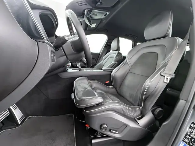 Volvo XC60 view 9