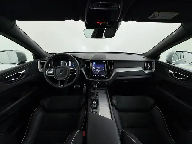 Volvo XC60 view 3