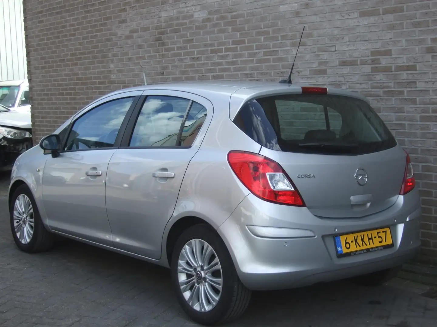 Opel Corsa 1.4-16V Cosmo - Navigatie - Grijs - 2
