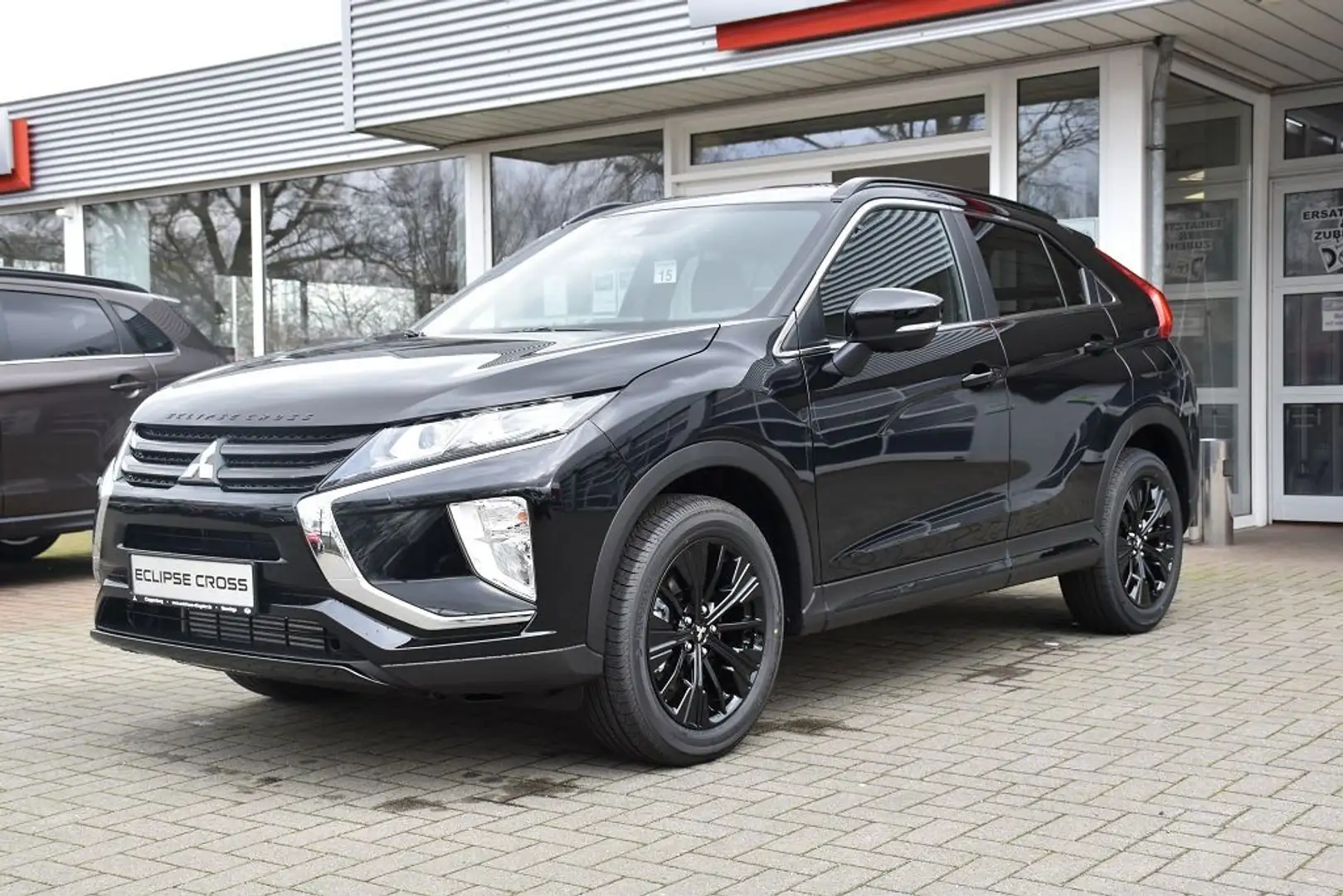 Mitsubishi Eclipse Cross Connect 1.5 T 2WD CVT AHK Schwarz - 1