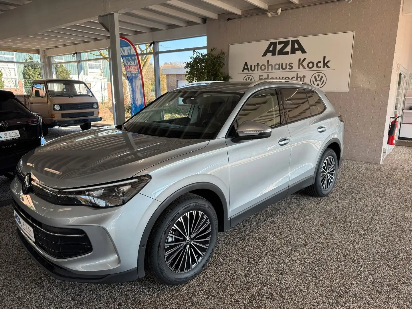 Volkswagen Tiguan 2.0 TDI DSG*AHK*KAMERA*ACC*APP* Silber - 1