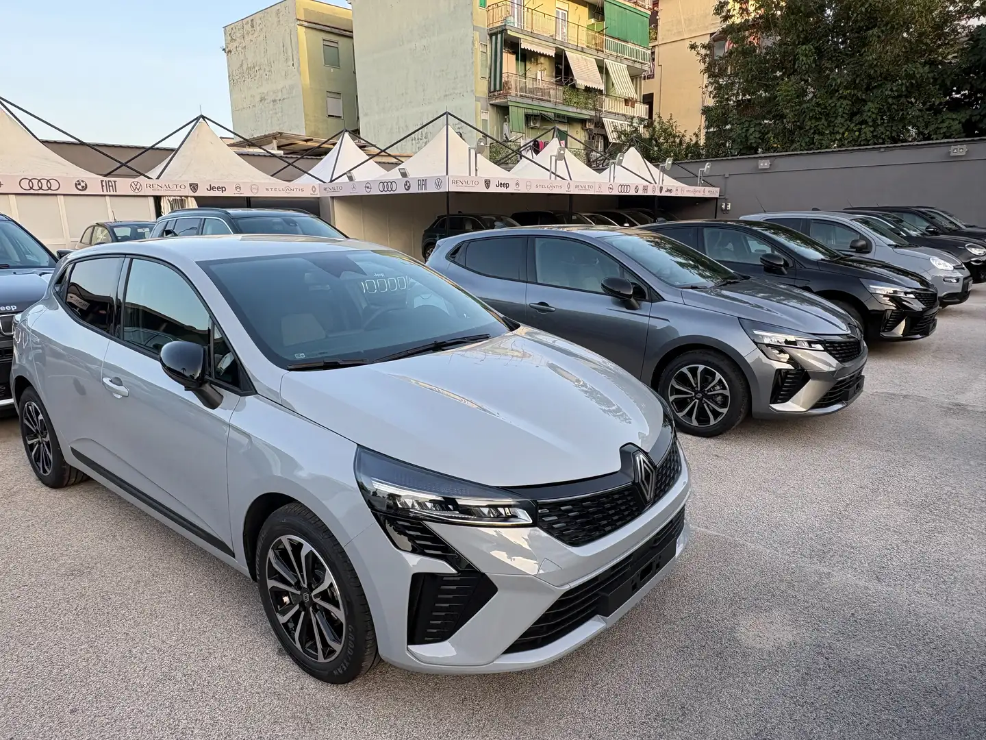 Renault Clio Nuova Clio 1.0 eco-gpl di serie Techno 100cv Grigio - 1