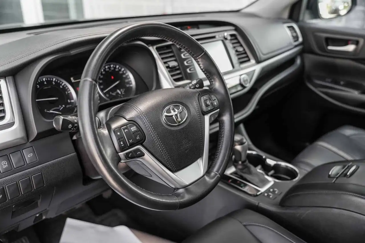 Toyota Highlander снимка Toyota Highlander