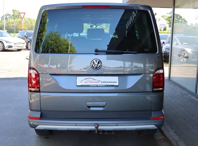 Volkswagen Multivan view 9