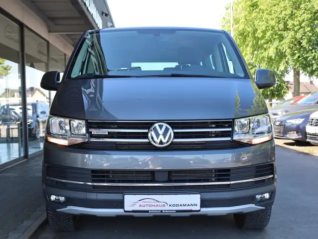 Volkswagen Multivan view 4