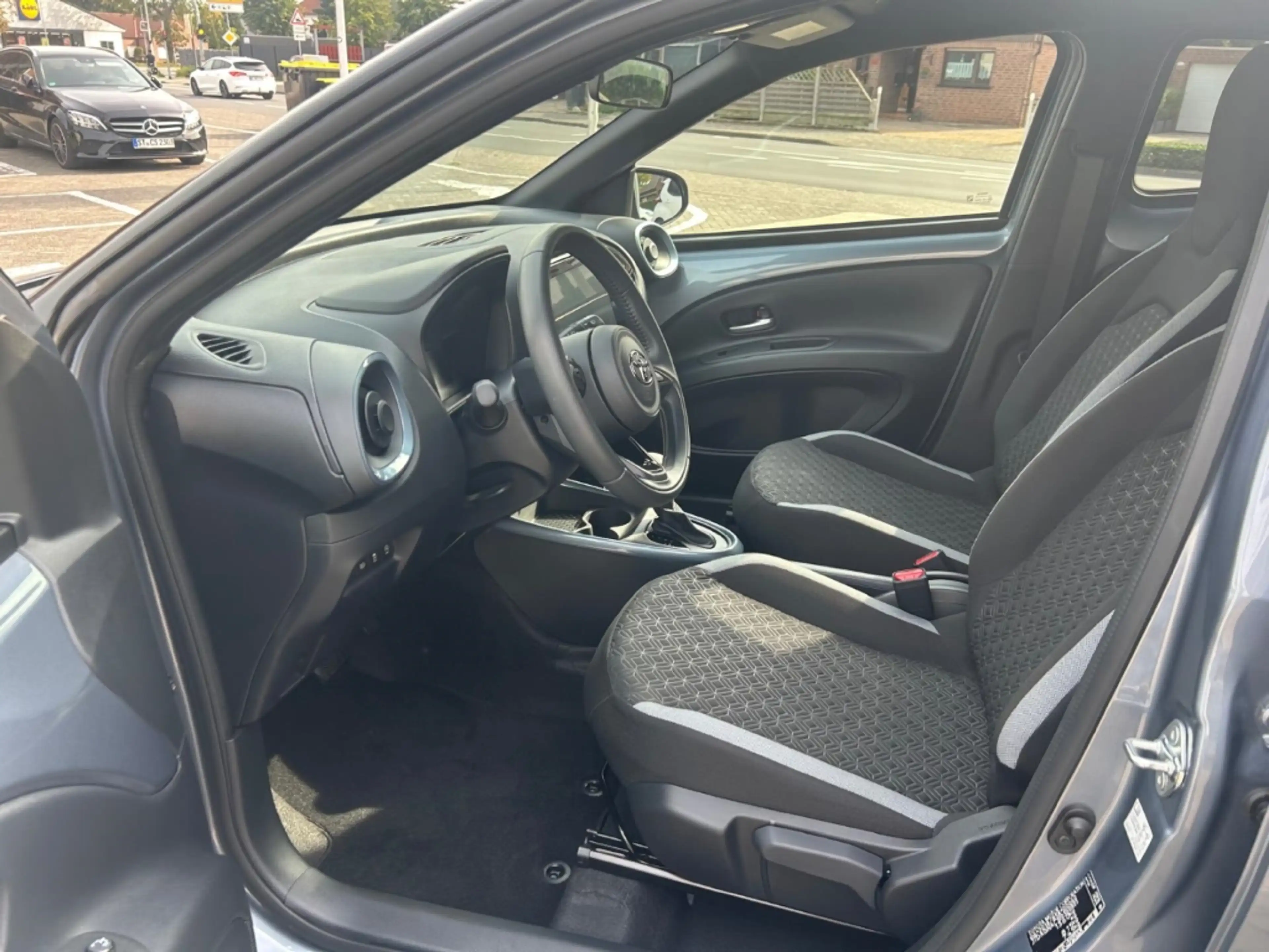 Toyota Aygo X 1,0l Teamplayer CVT ACC SHZ DAB Kamera Spurhalteas — photo 8