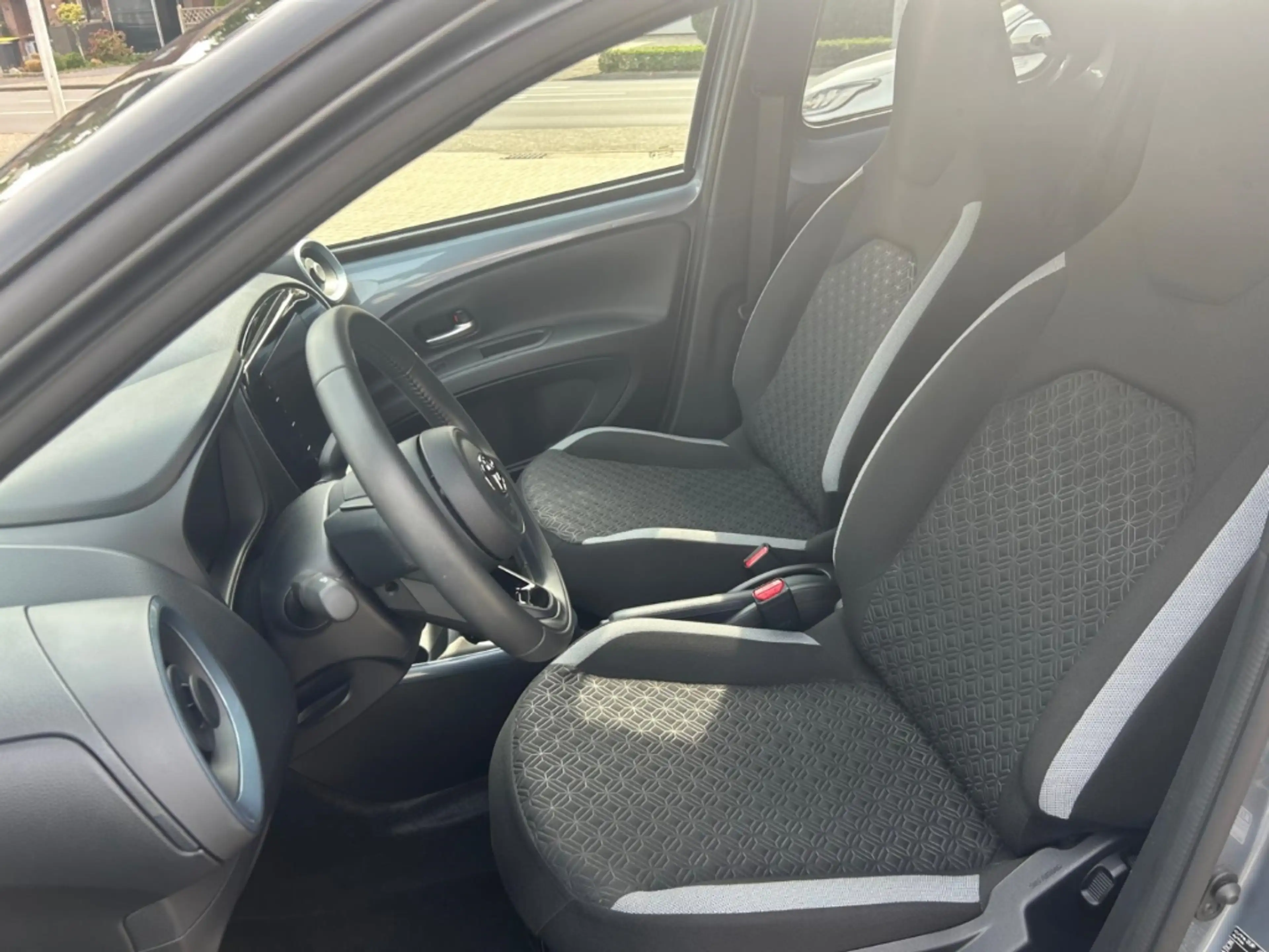 Toyota Aygo X 1,0l Teamplayer CVT ACC SHZ DAB Kamera Spurhalteas — photo 9