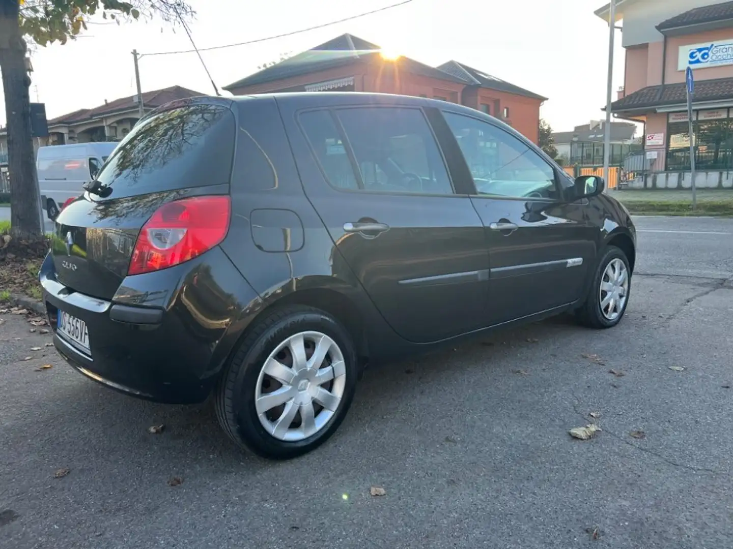 Renault Clio Storia 1.2 16V 5 porte Confort Nero - 2