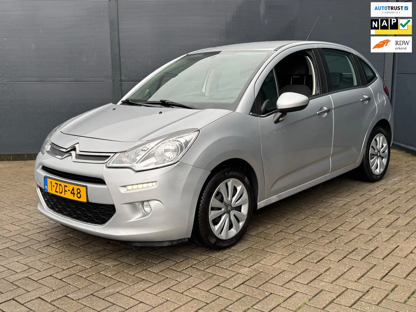 Citroen C3 1.2 PureTech Collection Airco / Trekhaak / Nap Grau - 1