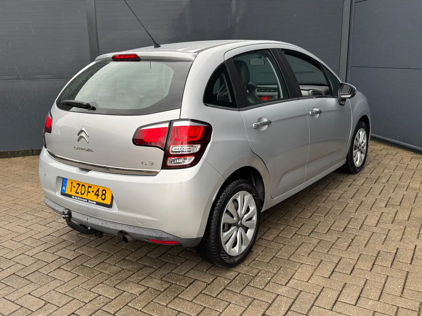 Citroen C3 1.2 PureTech Collection Airco / Trekhaak / Nap Grau - 2