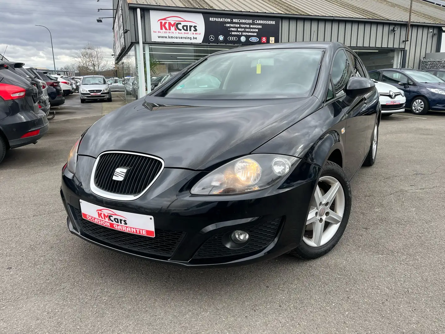 SEAT Leon 1.6 CR TDi // CLIMATISATION // JANTES // Noir - 1