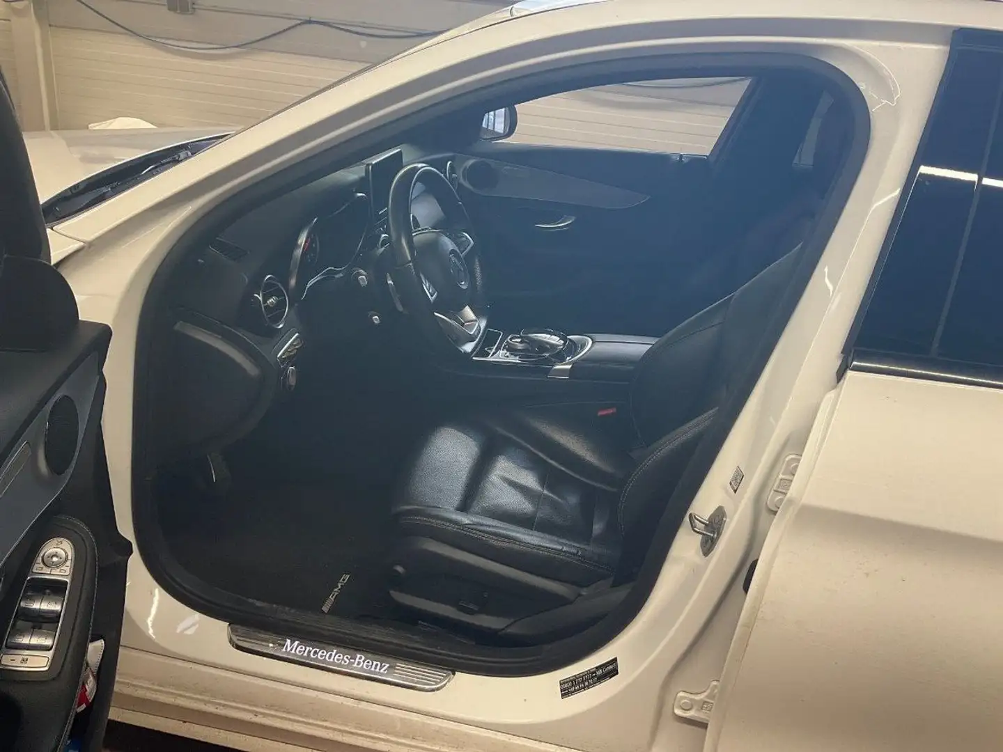 Mercedes-Benz C 200 C 200 4Matic 7G-TRONIC AMG Line bijela - 1