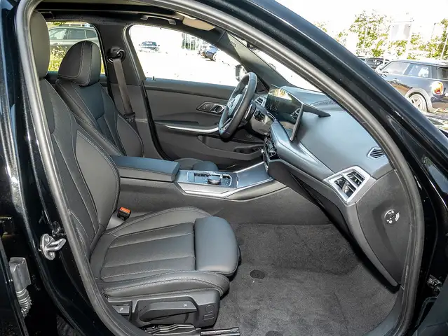 BMW 3 Series view 4